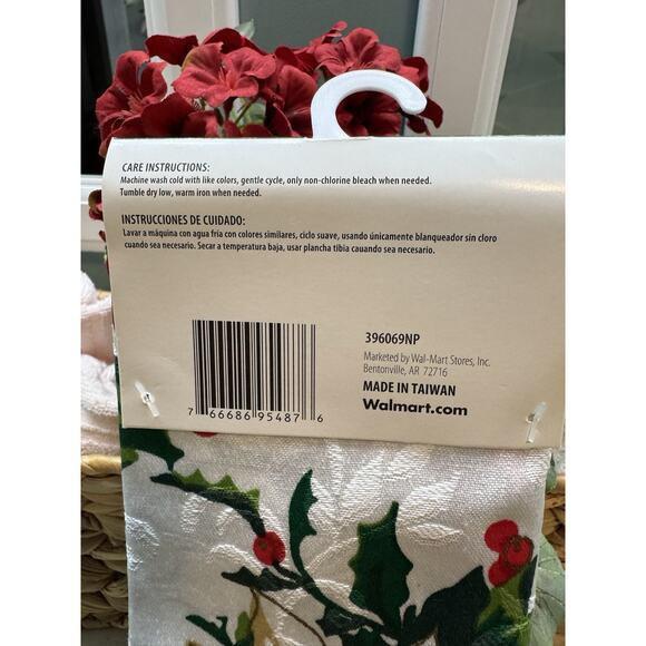 Holiday Time Set Of 2 Christmas Napkins Damask 17 X 17 Red Green New - Picture 3 of 5